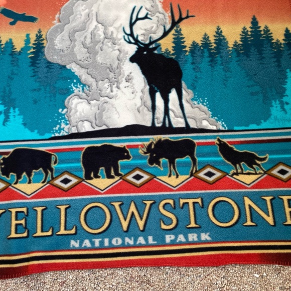 Yellowstone National Park Fleece Throw Blanket Elk Bear Buffalo Aztec Native - Picture 5 of 13